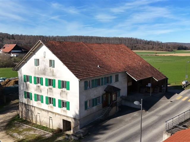 Zu verkaufen, charmantes Bauernhaus mit renoviertem Haus und Grundstück in Coeuve