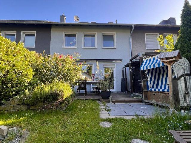 ZU VERKAUFEN: Großzügiges, teilsaniertes Reihenmittelhaus im Soester Westen mit Garten, Garage und viel Platz für die ganze Familie
