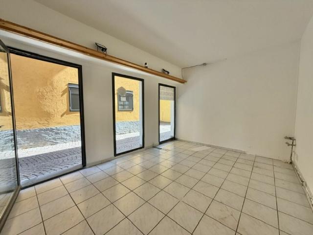 ZU VERKAUFEN IM BORGO VON ASCONA Hübsches Geschäft mit Innenhof
