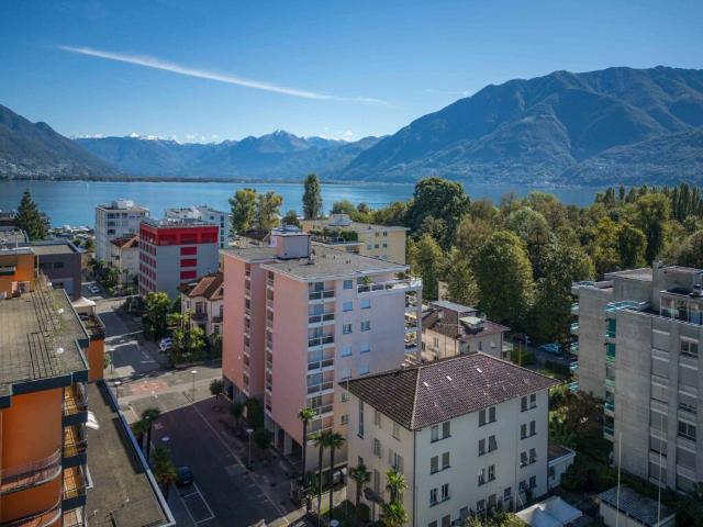 ZU VERKAUFEN IM ZENTRUM VON LOCARNO GERÄUMIGE UND HELLE 4,5 ZIMMER WOHNUNG IM ERSTEN STOCK