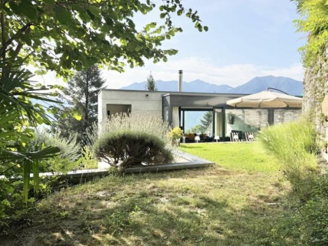 ZU VERKAUFEN IN BRIONE S. MINUSIO Exklusives Einfamilienhaus mit Seeblick