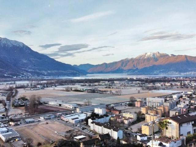 ZU VERKAUFEN IN LAVERTEZZO BAUGRUNDSTÜCK MIT BLICK AUF DIE MAGADINOEBENE UND DEN LAGO MAGGIORE