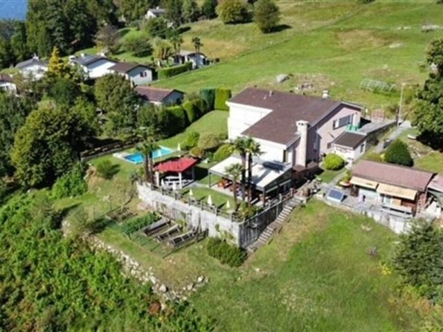 ZU VERKAUFEN IN VAL RESA Brione sopra Minusio HAUS MIT SCHWIMMBAD UND GROSSEM GARTEN