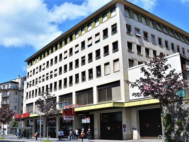 Zu vermieten 1 410 m² Bürofläche mit Lager und Parkplätzen in Lausanne