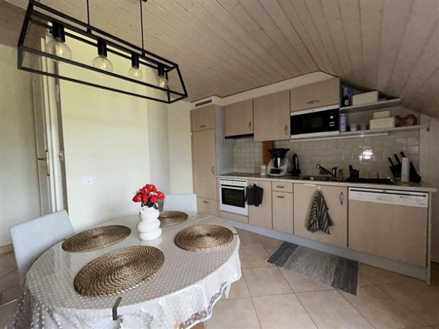 Zu vermieten Charming 2 Zimmer Wohnung auf dem Dachboden in Échichens