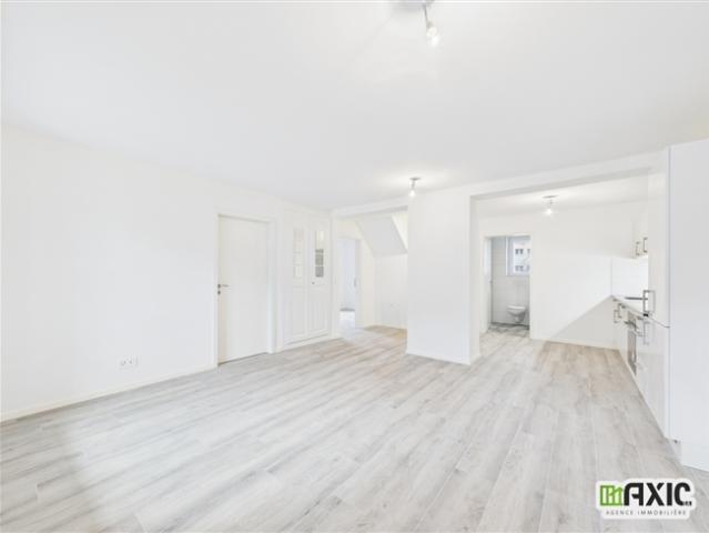 Zu vermieten Appart. 3.5 Zimmerwohnung komplett renoviert in einem kleinen Gebäude