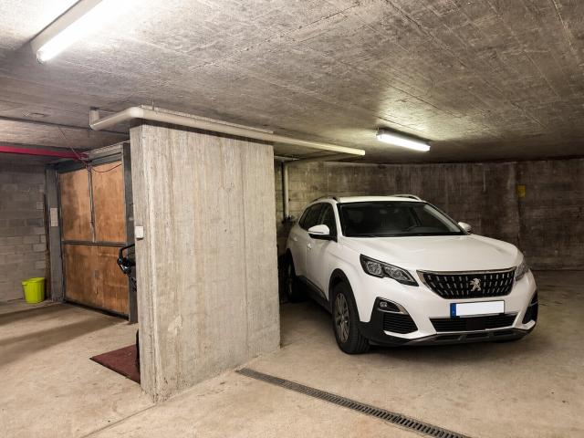 Zu vermieten in Bassecourt 1 Tiefgaragenplatz