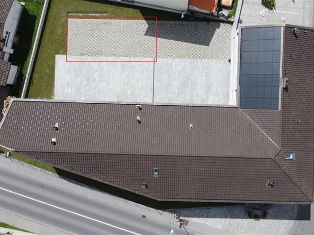 ZU VERMIETEN IN LODRINO AUSSENSTELLPLÄTZE MIT DACH