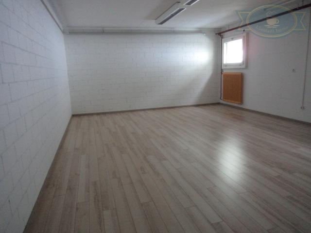 Zu vermieten in Porrentruy: Bureau de 33 m² avec cuisine