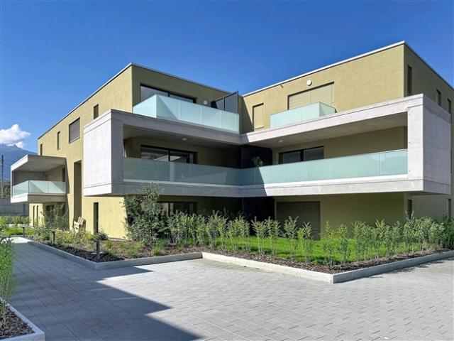 Zu vermieten in Uvrier großes Penthouse mit 2,5 Zimmern und Terrasse