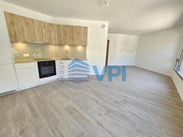Zu vermieten ist ein komplett neues Studio in Bernex