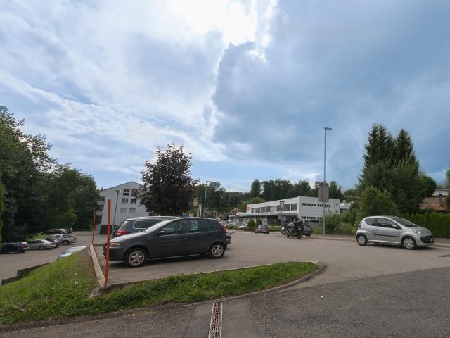 ZU VERMIETEN Parkplatz im Freien