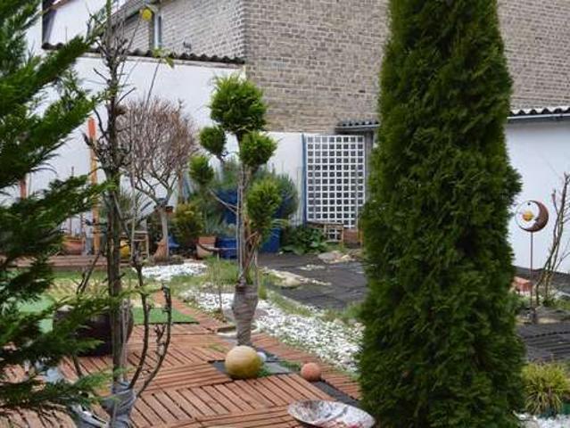 ZU VERMIETEN: Teilmöblierte schöne 2 Zimmer Singlewohnung Hochheim