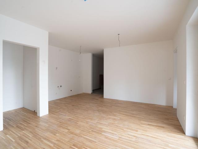 ZU MIETEN: Moderne 2 Zimmer Wohnung mit Terrasse und Stadtblick in Nettingsdorf