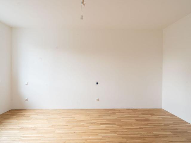 ZU MIETEN: Moderne 3 Zimmer Wohnung mit Terrasse und Stadtblick in Nettingsdorf