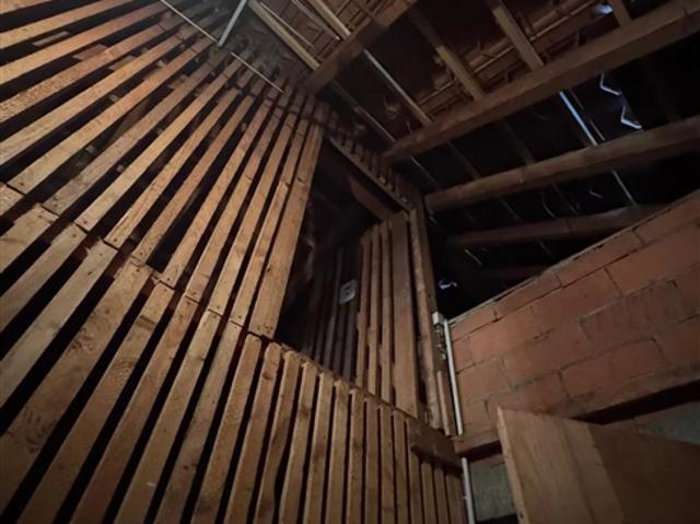 Zu verkaufen – Dachboden 40 m² in Bulle mit potenzieller 3,5 Fuß einzigartiger Fläche