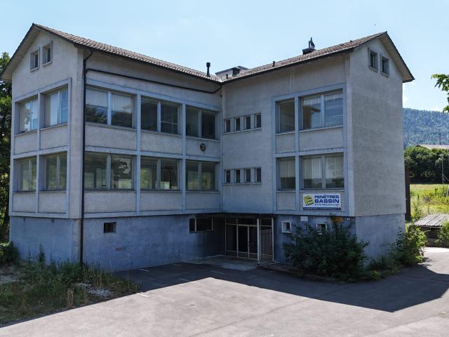 Zum Verkauf im Reconvilier Handwerksgebäude von 1.045 m² zur Renovierung