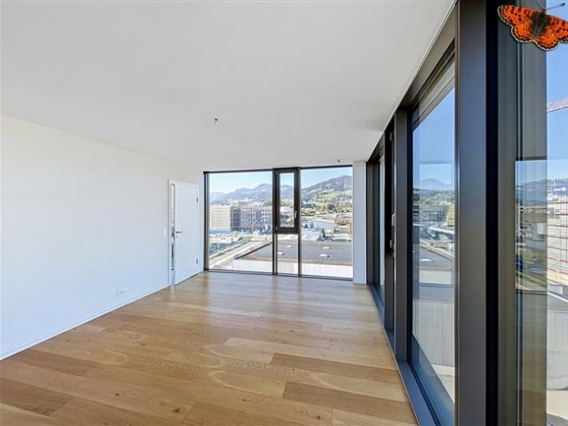 ZUM VERKAUF IN BULLE – HERVORRAGENDE GEWERBEIMMOBILIEN IN LA PÂLA!