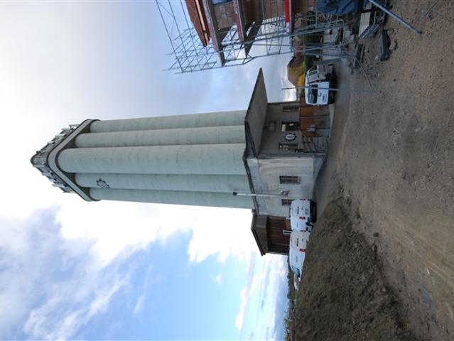 Zum Verkauf in Corcelles près Payerne, ehemaliger stillgelegter Silo mit Büro und Lagerhaus