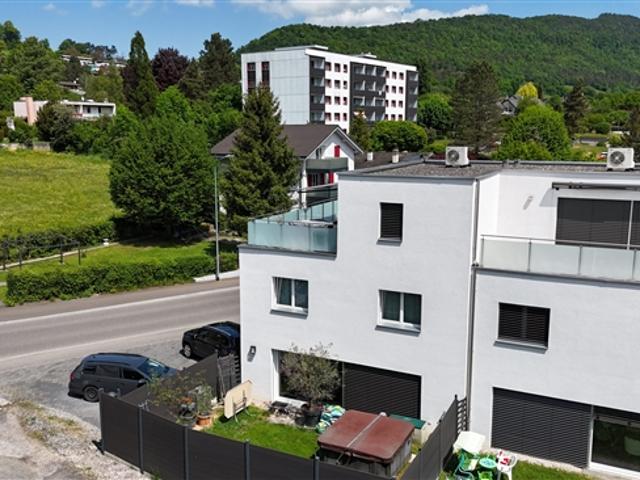 Zum Verkauf in Delémont modernes Haus mit 5,5 Zimmern und Garten
