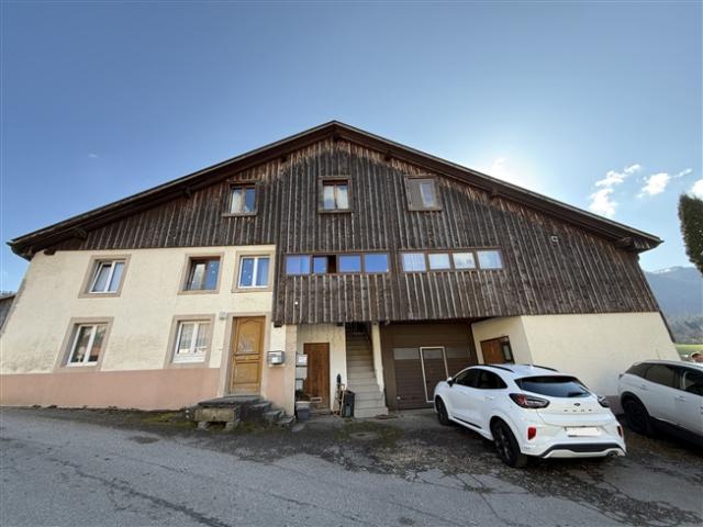 Zum Verkauf in Eschert charmantes Haus mit 3 Wohnungen