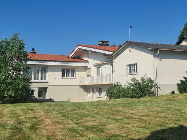 Zum Verkauf in Franches Montagnes, Herrenhaus mit 7,5 Zimmern