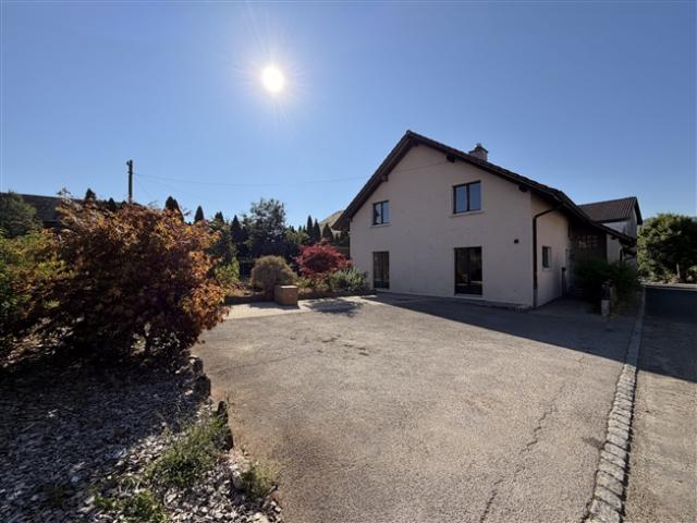 Zum Verkauf stehendes Familienhaus mit 5,5 Zimmern in Grandfontaine