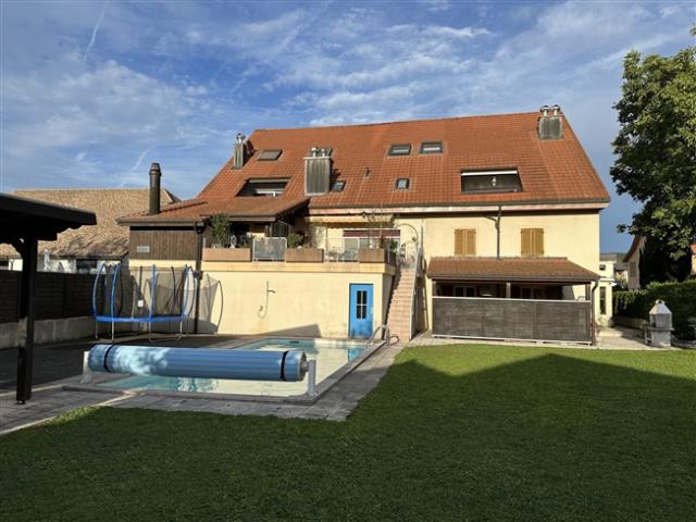 Zum Verkauf steht ein prächtiges Luxusduplex mit Schwimmbad in Courtételle