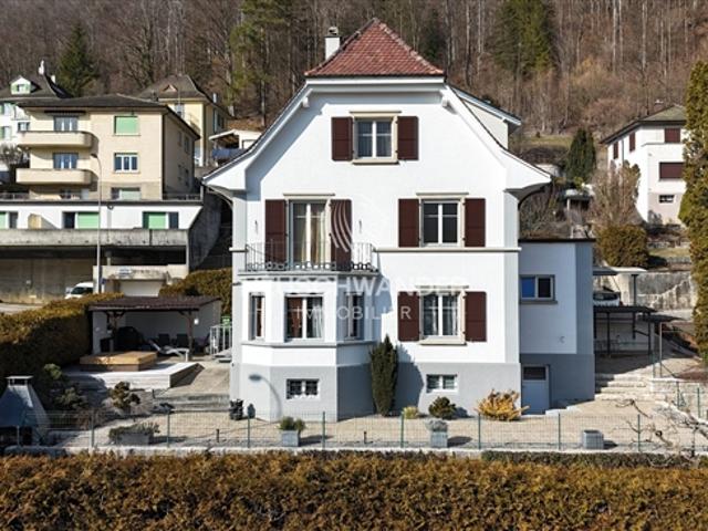 Zum Verkauf steht in der hervorragenden Villa mit 6,5 Zimmern in Moutier