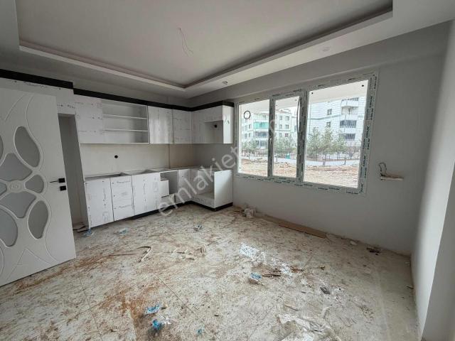 Zümrütkent Caddesi Aydın Yapıda Satılık Daire