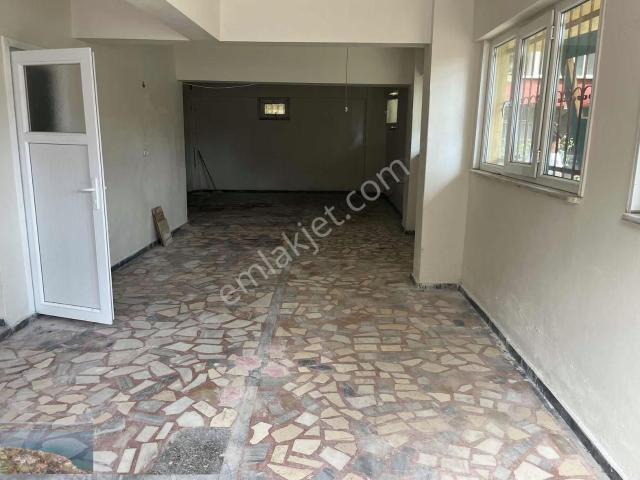 Zübeyde Hanım Mahallesinde 180 M² Düz Giriş Kiralık Dükkan