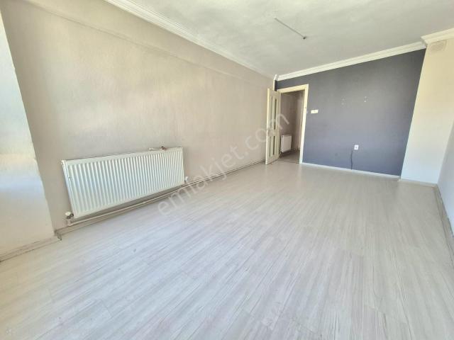 Zübeyde Hnm Caddesi Adliye Arkası Önü Açık D.gazlı 2+1 95 M2