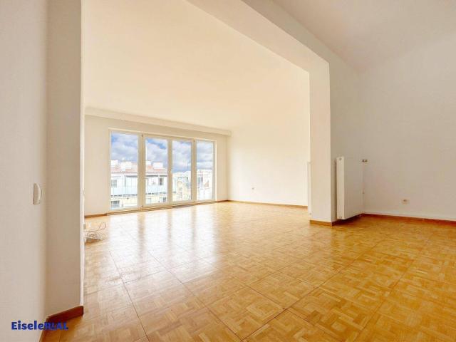 PROVISIONSFREI! ZUCKERL IM DACHGESCHOSS! TOLLE AUSSICHT IN RUHELAGE MIT PERFEKTER ZENTRUMSANBINDUNG!