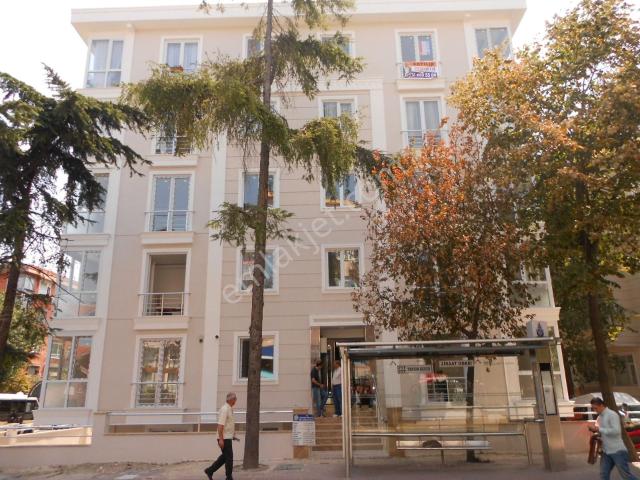 Zuhuratbaba'da Meydana Yakın 2+1 85m2 10 Yaşında Kapalı Otopark