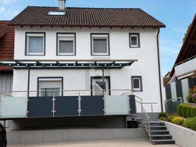 ZUHAUSE IN RUHIGER LAGE UND MIT AUSBAUPOTENZIAL