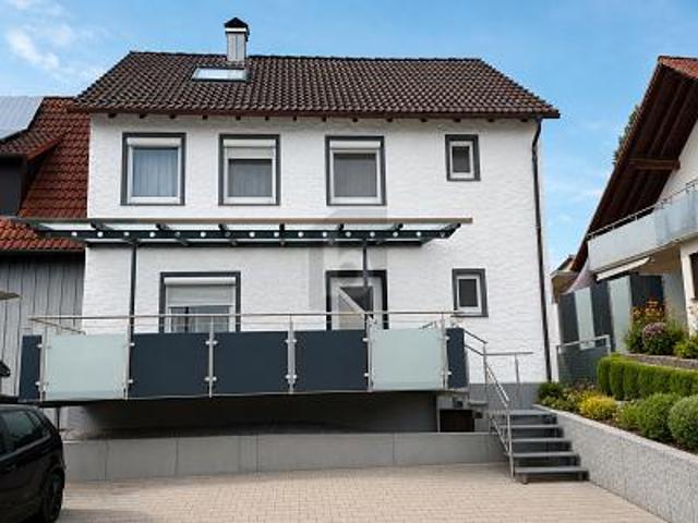ZUHAUSE IN RUHIGER LAGE UND MIT AUSBAUPOTENZIAL