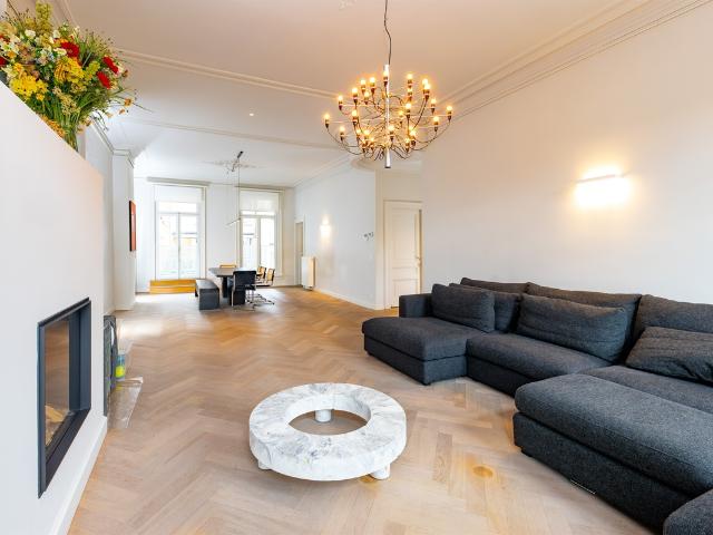 Zuid ∣ Stijlvol gerenoveerd appartement met royaal terras