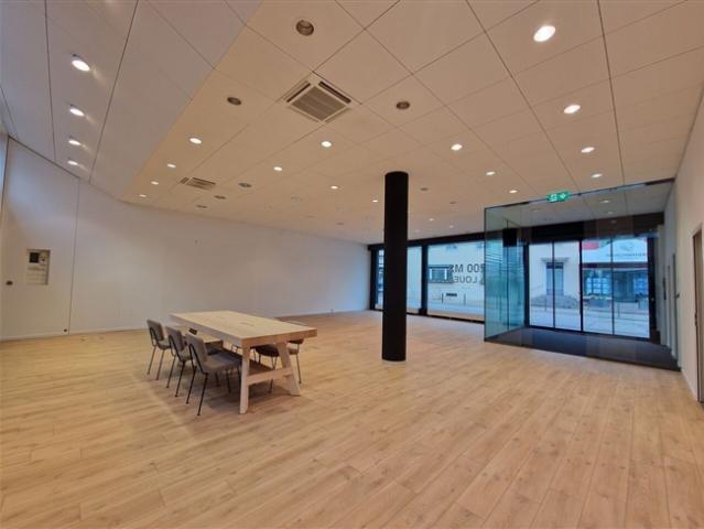 Zur Miete im Zentrum von Delémont hervorragende Gewerbeflächen