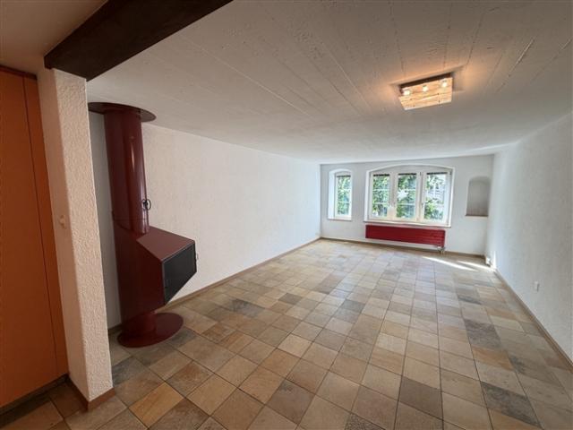 Zur Miete in Delémont, 2,5 Zimmer Wohnung im ersten Stock