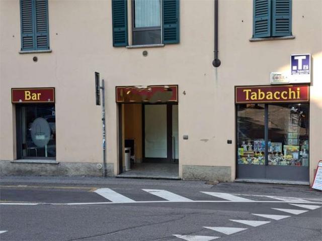A000578 CANTU' affittiamo NEGOZIO/UFFICIO al piano terra