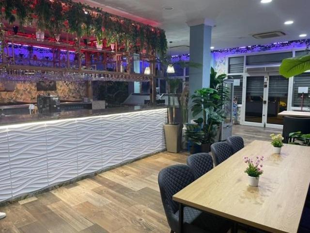 A01293 Local Heladería Bar copas en traspaso