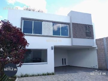 A04 CASA EN RENTA FRACC PEQUEÑO CON VIGILANCIA, ATRÁS DE ARBORETO