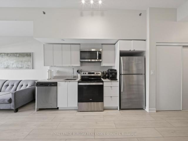 A115 3 Dakota Common, Burlington | 1+1Beds/1Bath, Condo, $2,300/mo | Condos. Ca