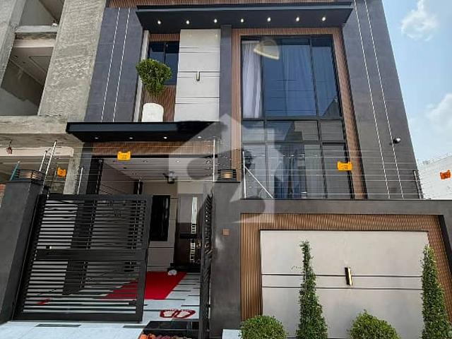 A1 Block 5 Marla Beautiful Designers House For Sale In Central Park Lahore