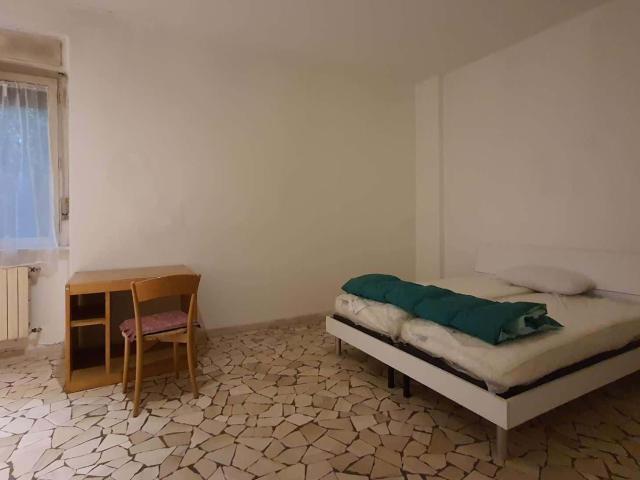 A1/S1 Double bed in 4 bedroom apartment near University and Centro Storico, Trento