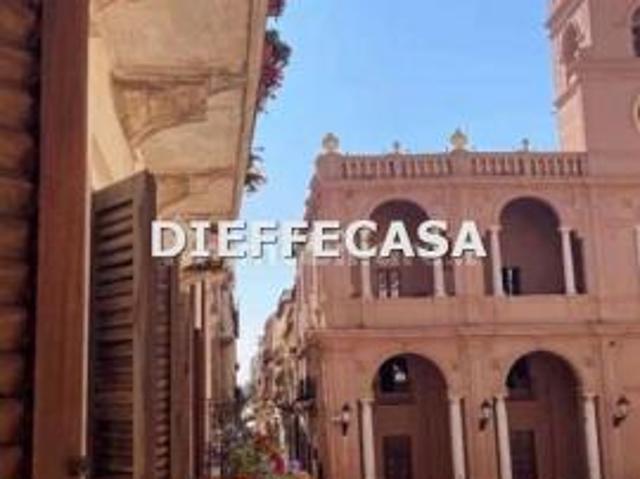 A2189 In affitto ufficio a Marsala in centro storico con balcone sulla chiesa Madre