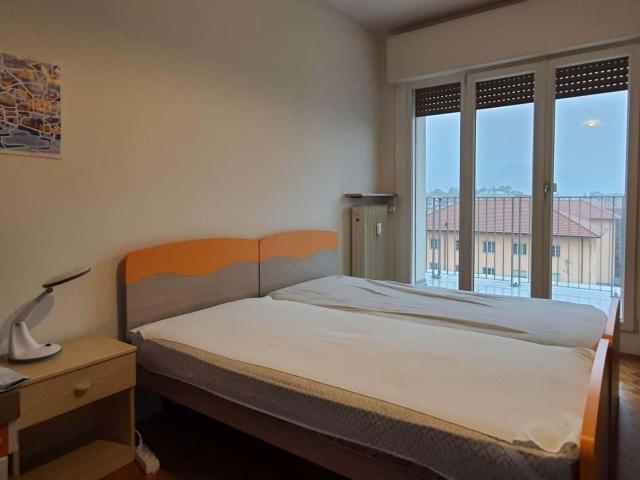 A26/S3 stanza con due letti uniti e terrazza panoramica, vicino alla BUC e al Centro Storico, a Trento