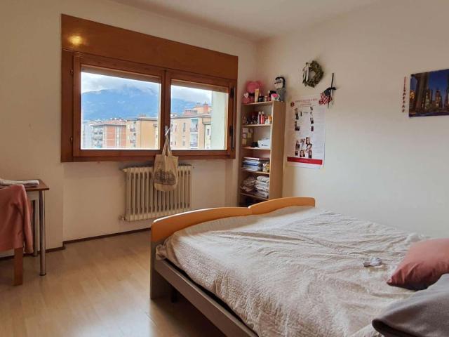 A30/S1 stanza con due letti, in 2 bedroom apartment, balcone, posto auto assegnato, Via Degasperi, Trento