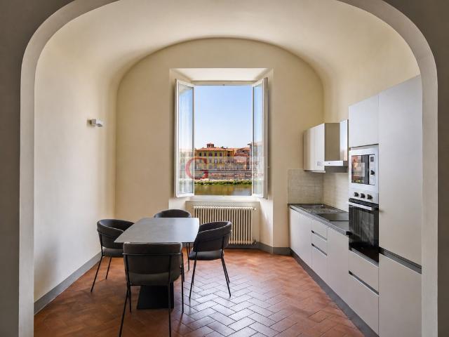 A39 Bilocale ristrutturato e arredato con design di pregio. in centro storico a Pisa sui Lungarni. giaccoimmobiliare