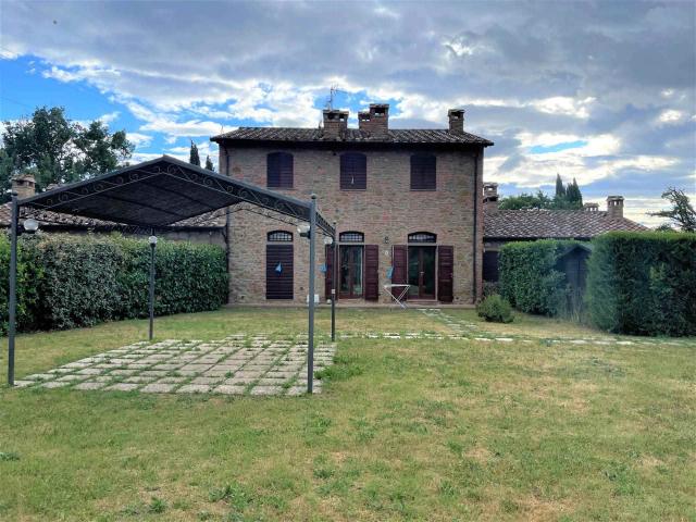 A461 Appartamento indipendente con giardino privato e piscina comune